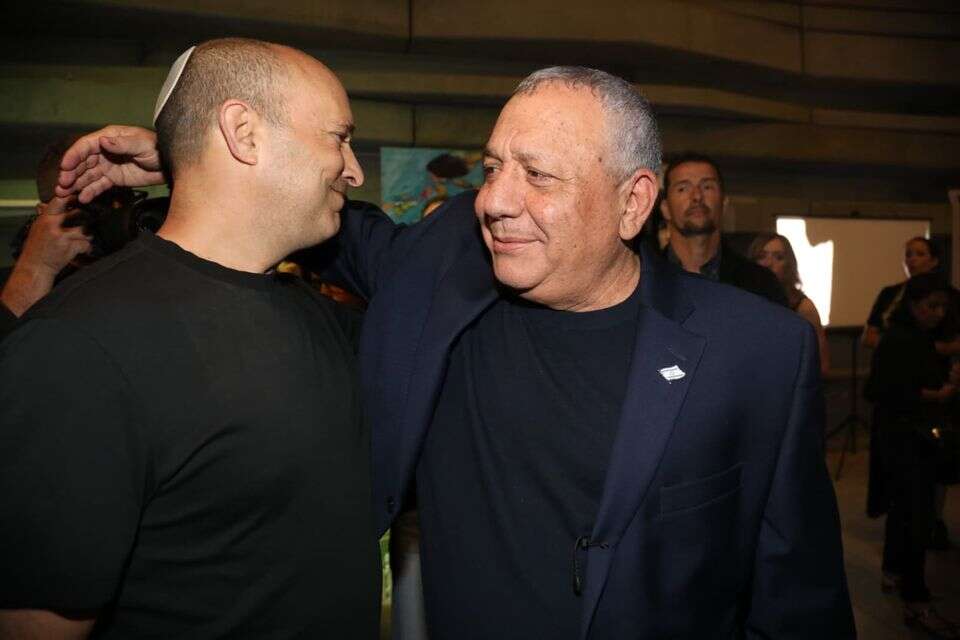 האם תשמעו את הקריאה? נפתלי בנט וגדי איזנקוט , גדעון מרקוביץ'