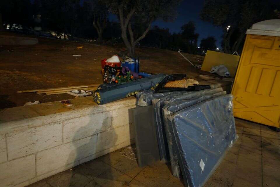 סוכת המאבק למען היימנוט פורקה , ללא קרדיט