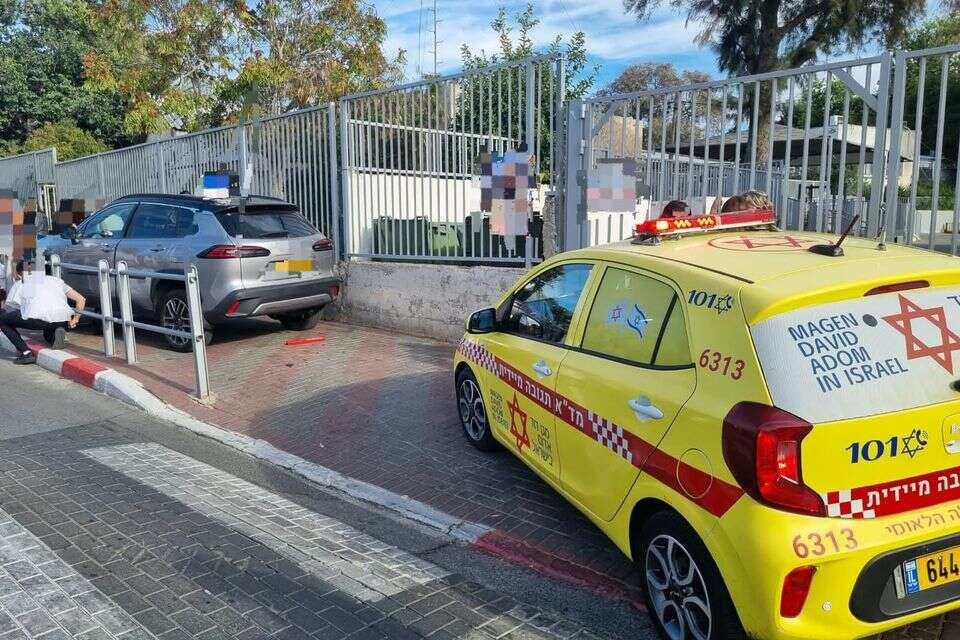 הולכת רגל נפגעה מרכב בבת ים, מצבה קשה , תיעוד מבצעי מד"א