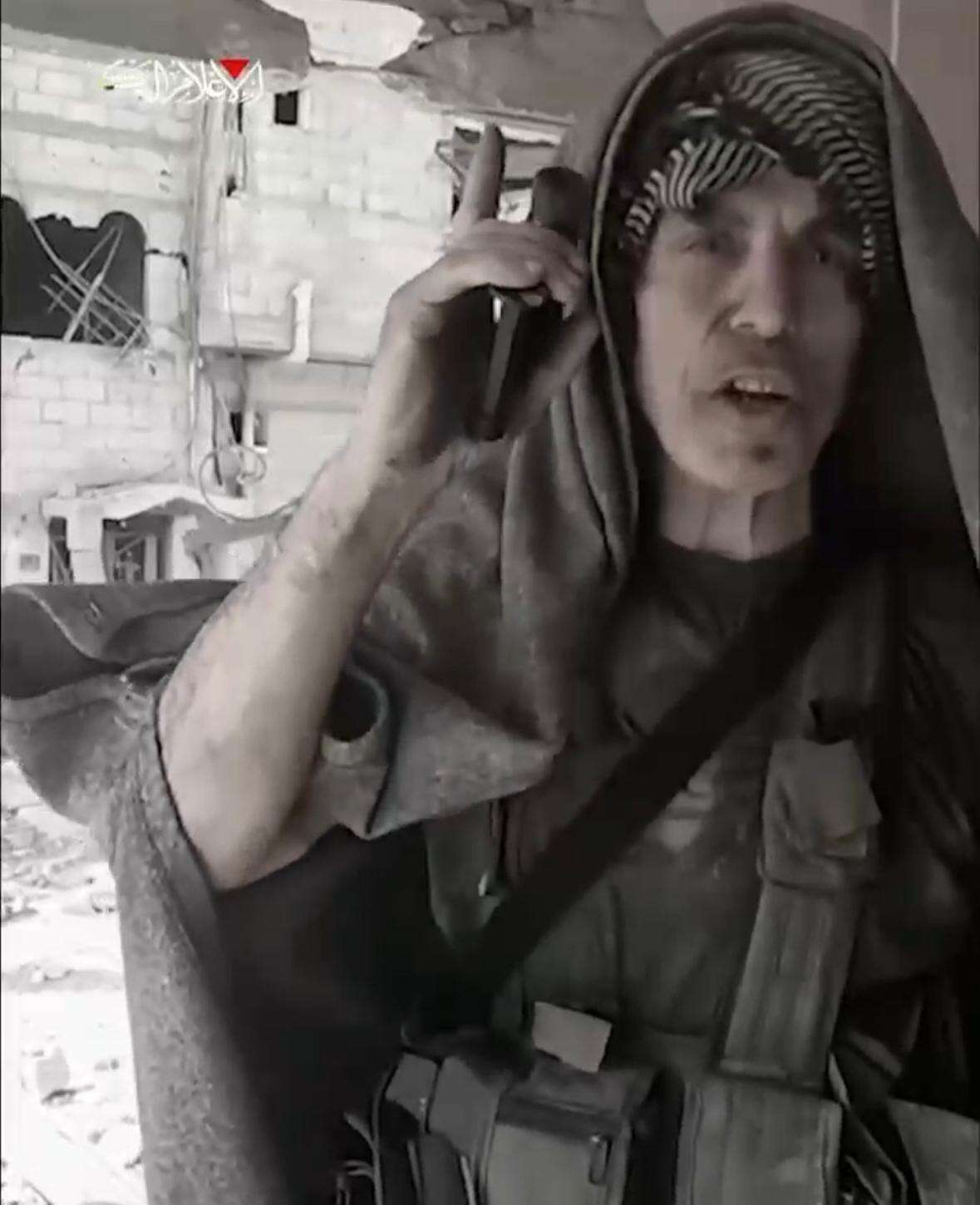 תיעודים חדשים של יחיא סינוואר במהלך המלחמה בעזה , ללא קרדיט