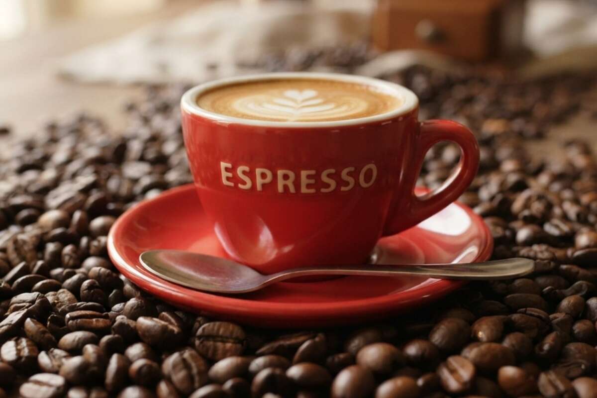 Does our morning coffee really help us concentrate?