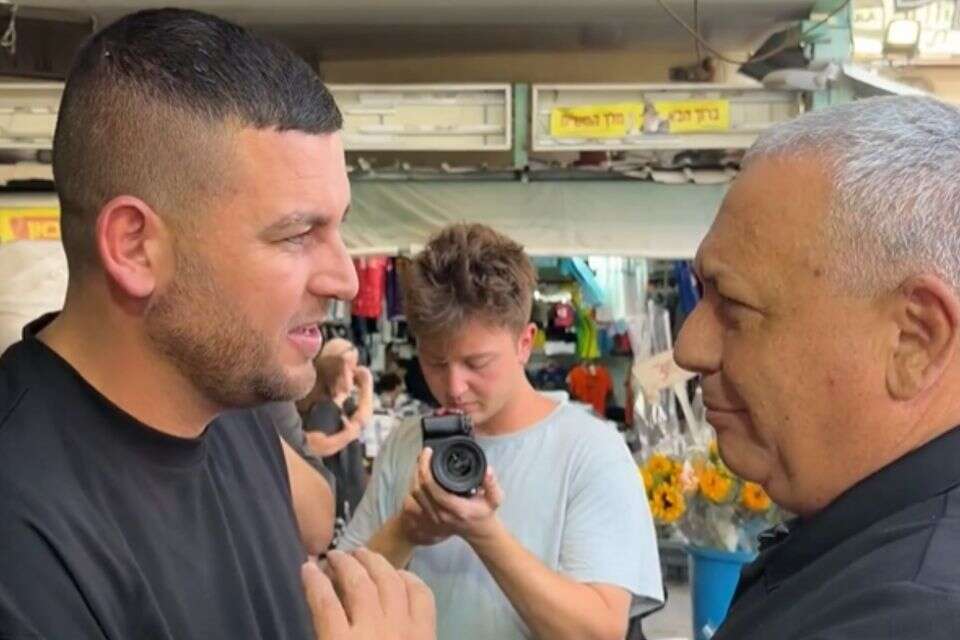 איזנקוט ואור אוחנה, הבעלים של פינת השווארמה , צילום מסך מתוך הדף ברשת X של איזנקוט