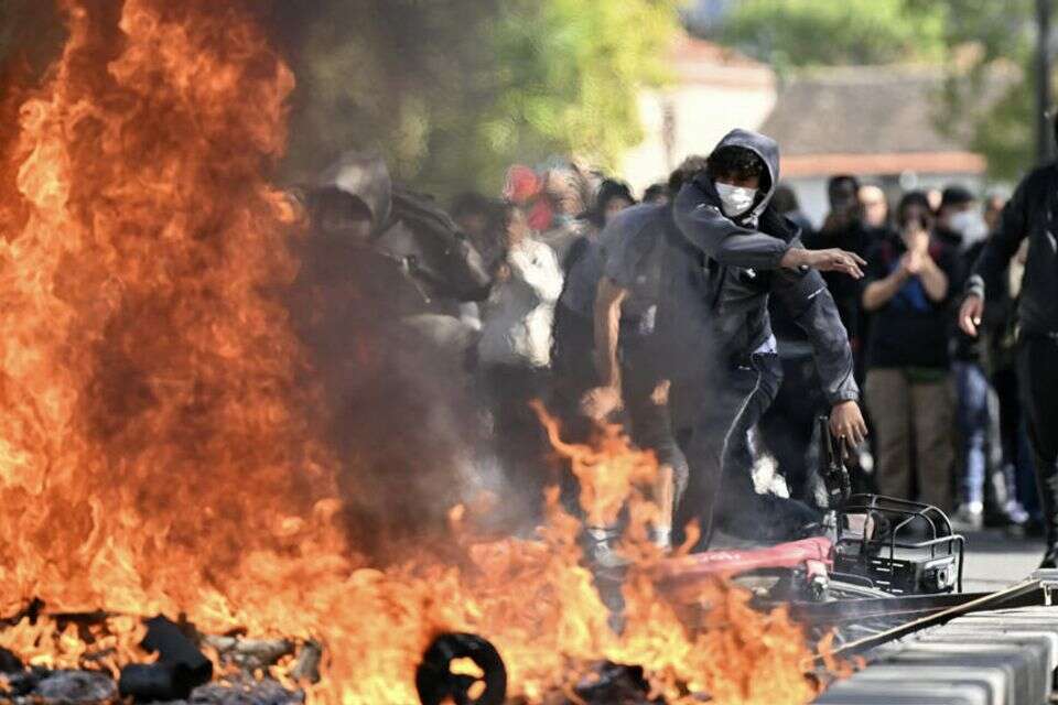 עימותים קשים ומעצרים המוניים במחאת התלמידים , רויטרס צרפת