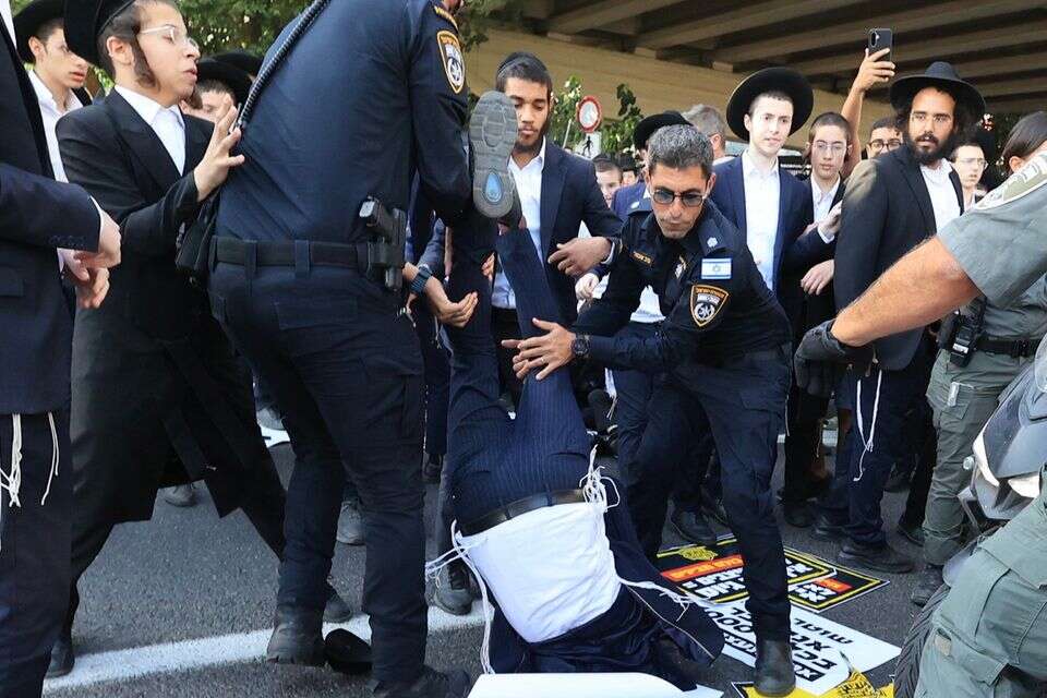 עימותים בין מפגינים חרדים לשוטרים בצומת גהה , קוקו