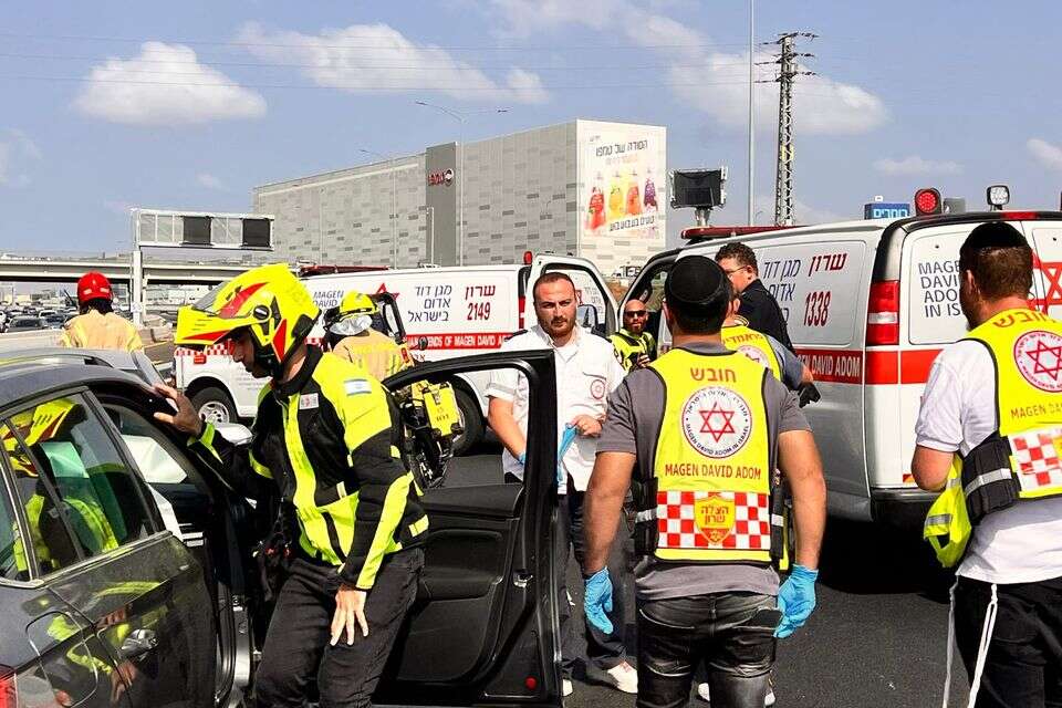 4 נפצעו בתאונת דרכים בין 3 כלי רכב סמוך לפולג , .