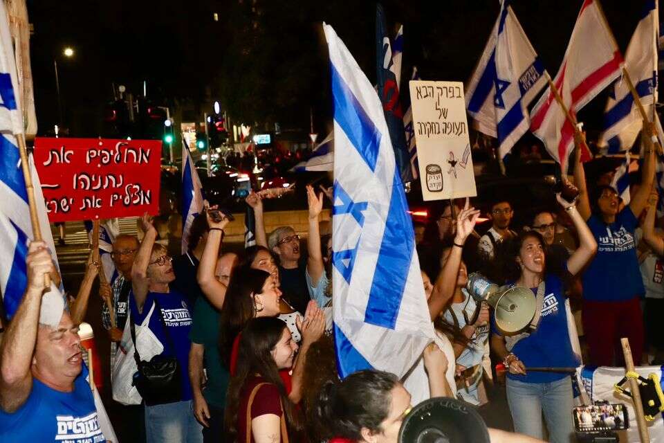 הפגנה בחיפה , הרצי שפירא