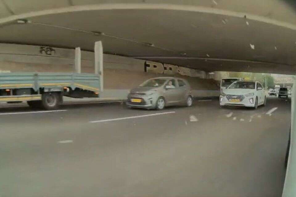 אבנים מהשמיים , ללא