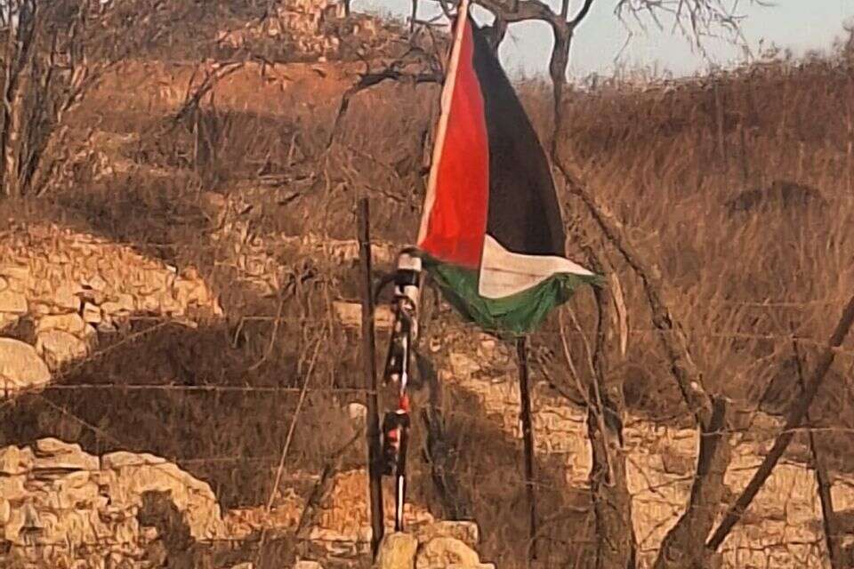 מטעני דמה מחוברים לדגלי אש״ף , דוברות המשטרה