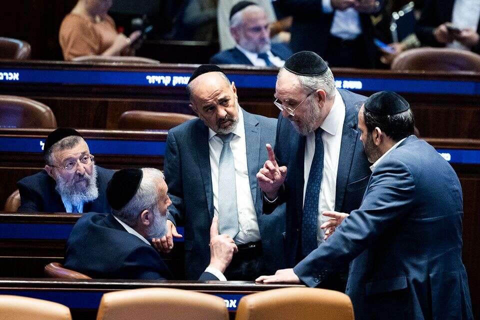 יו"ר דגל התורה יעקב אשר עם הח"כים  החרדים במליאת הכנסת (ארכיון) , אורן בן חקון