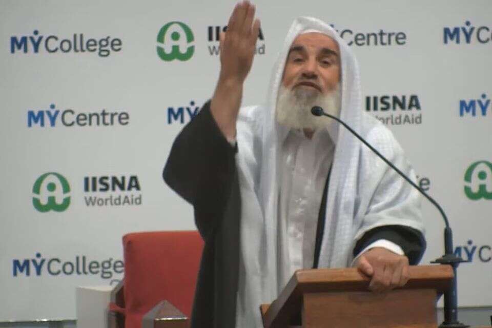 אבו חאמזה, אימאם המסגד באוסטרליה שבו למד המחבל מטיסת פליי דובאי , ללא