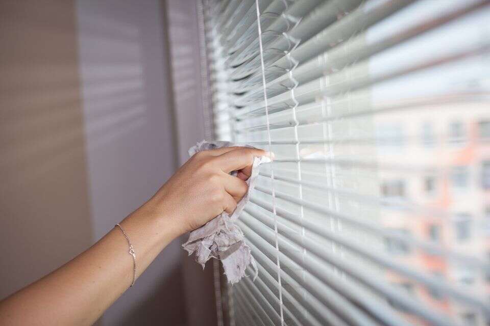 תריסים ניקיון הבית , istockphoto