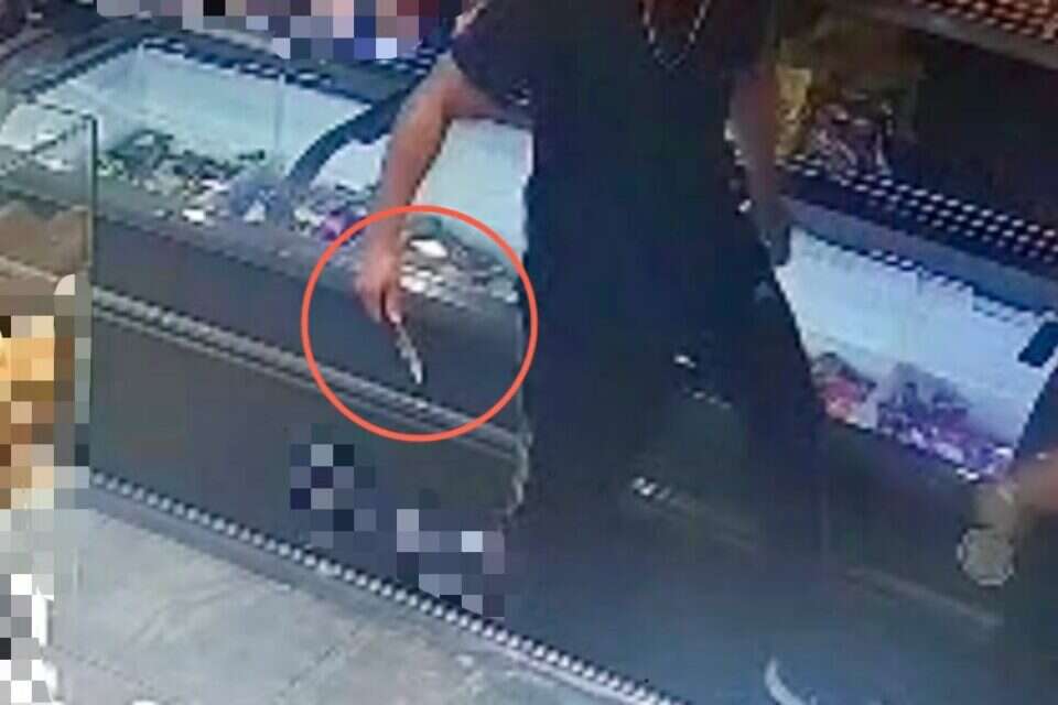 איים על בעל החנות עם סכין לאחר שניסה לגנוב כסף מהקופה , דוברות המשטרה