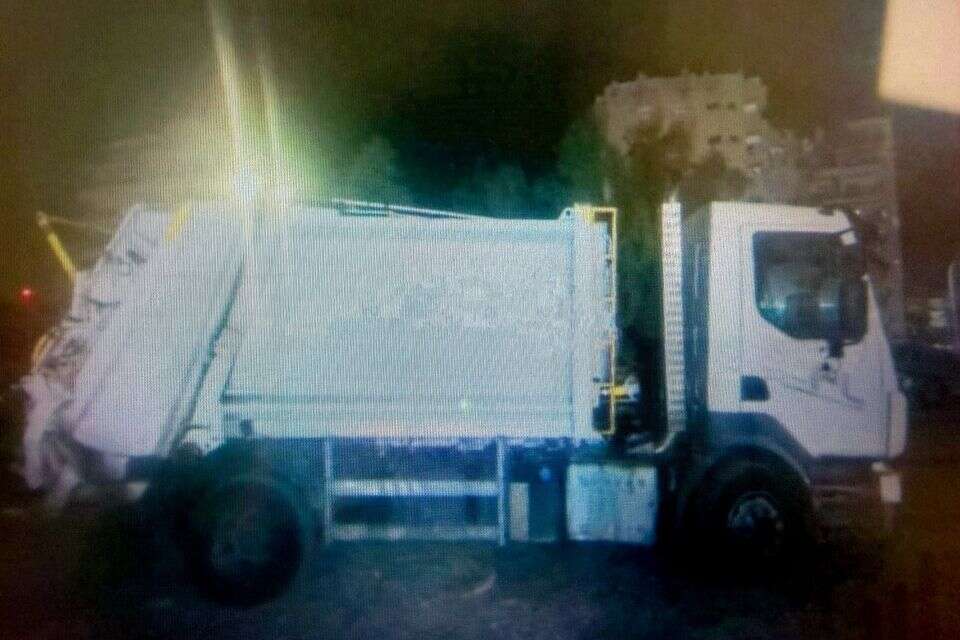תיעוד ממשאית הזבל ממנה קפץ השב"ח , משטרת ישראל