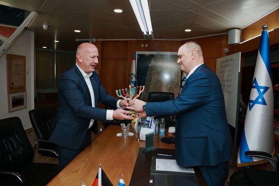 ראשי העיר סוגרים מעגל: צביקה ברוט, קאי וגנר , חופשי