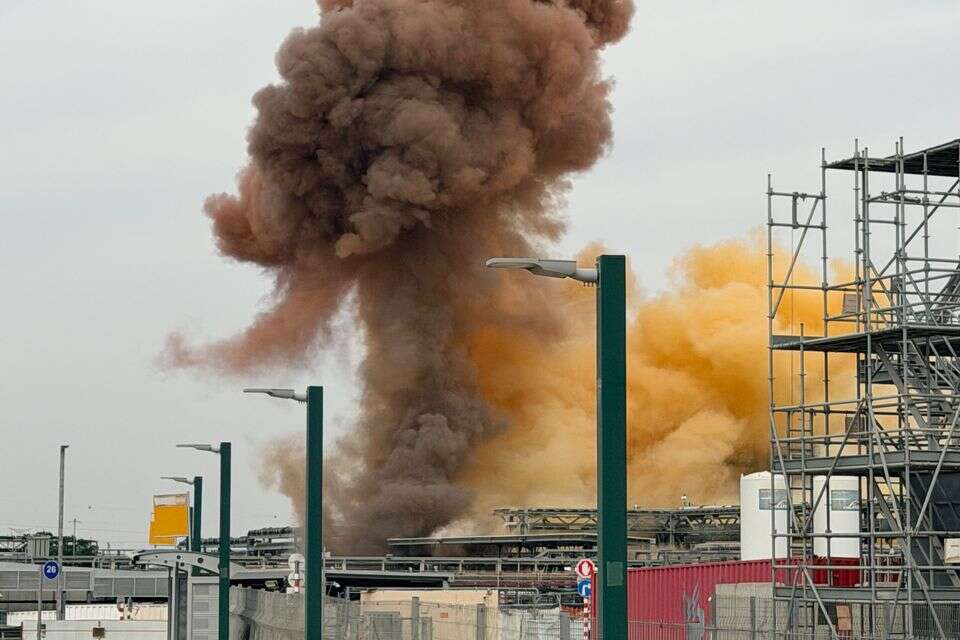 שמונה צוותים הוזעקו למקום. הפיצוץ במפעל אינטל , 27א'