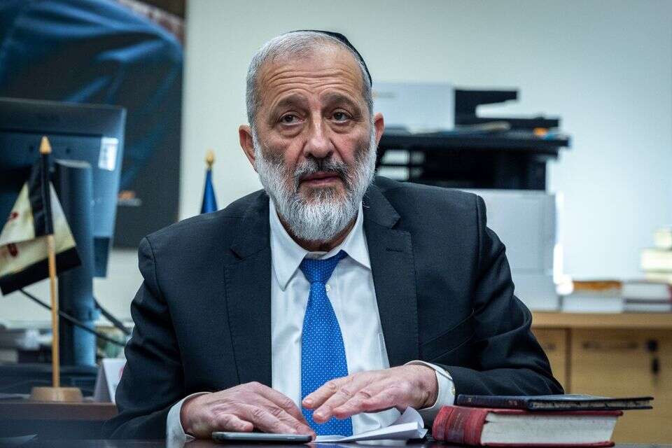 אריה דרעי , אורן בן חקון