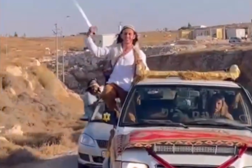 חתונה של נערי הגבעות , רשתות חברתיות
