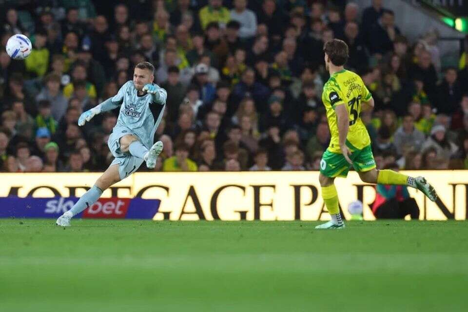 דניאל פרץ חוגג שער נקי שני ברציפות , Matt Watson, Southampton FC