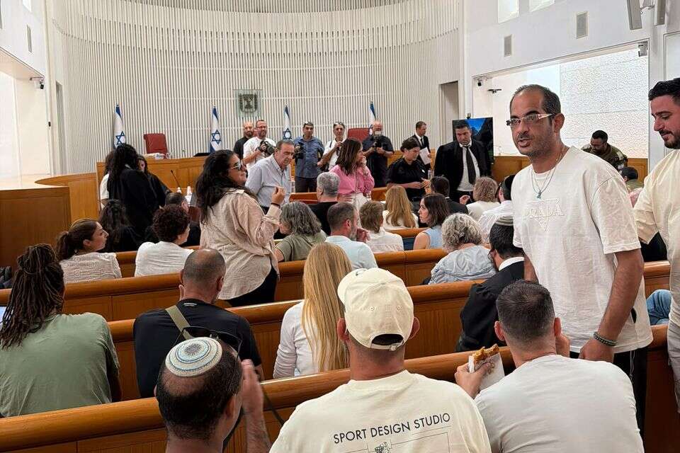 הדיון בכנסת בנושא הלומי הקרב , פורום הלומי הקרב