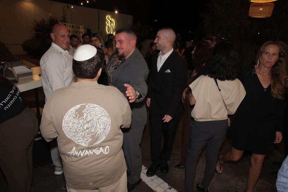 האחים רואי וגל אדם בחתונה של אלעד צפני  , שוקה כהן