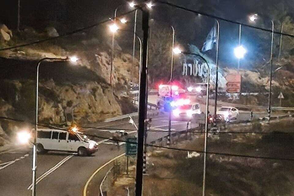 אירוע דריסה בבנימין: ילד נפצע קל, מרדף מתנהל אחר הנהג , ללא קרדיט