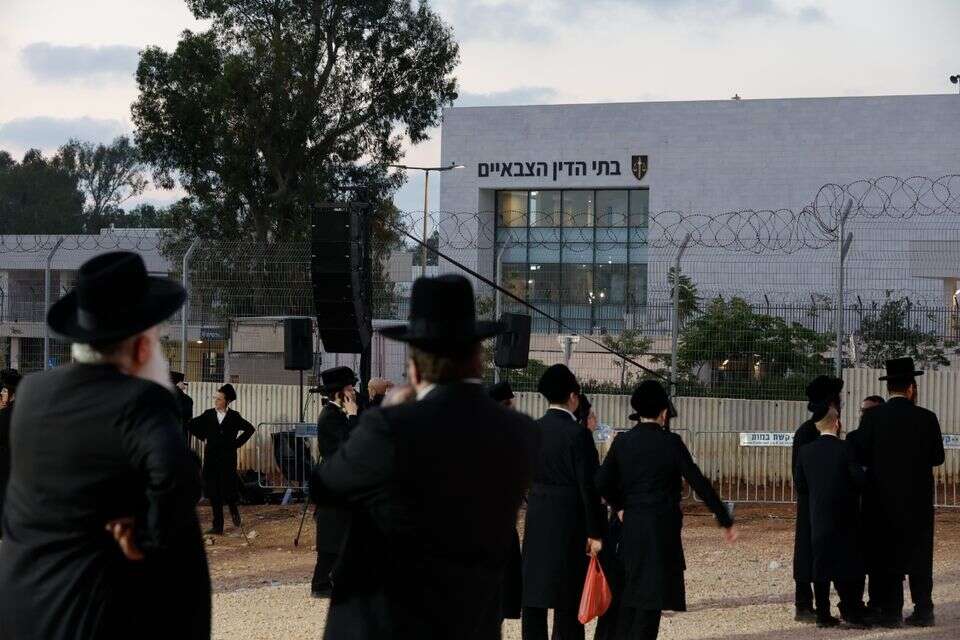 עצרת תפילה ליד כלא 10 בכפר יונה לאחר מעצר עריקים , .