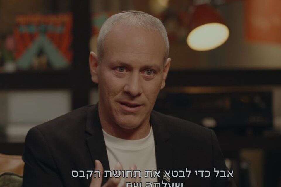 חילי טרופר , כאן 11