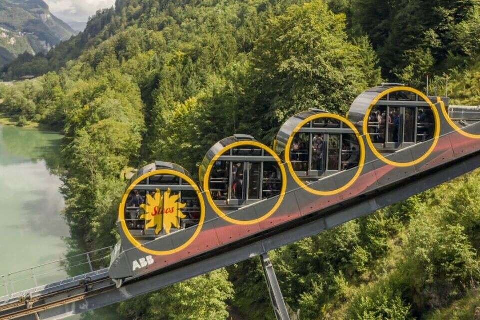 Stoos Bahn train , צילום מסך מתוך האתר של Stoos Bahn train