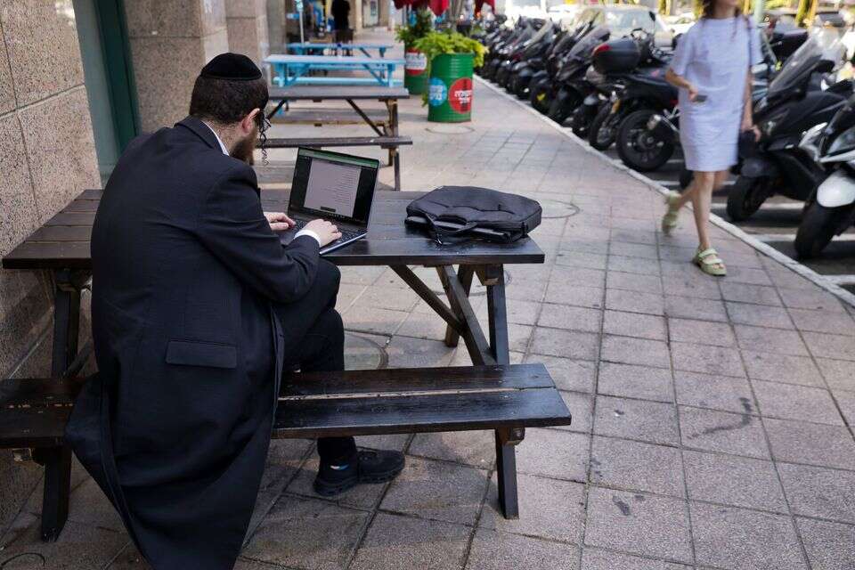 חרדי בהייטק (להמחשה, למצולם אין קשר לנאמר בכתבה) , יהושע יוסף