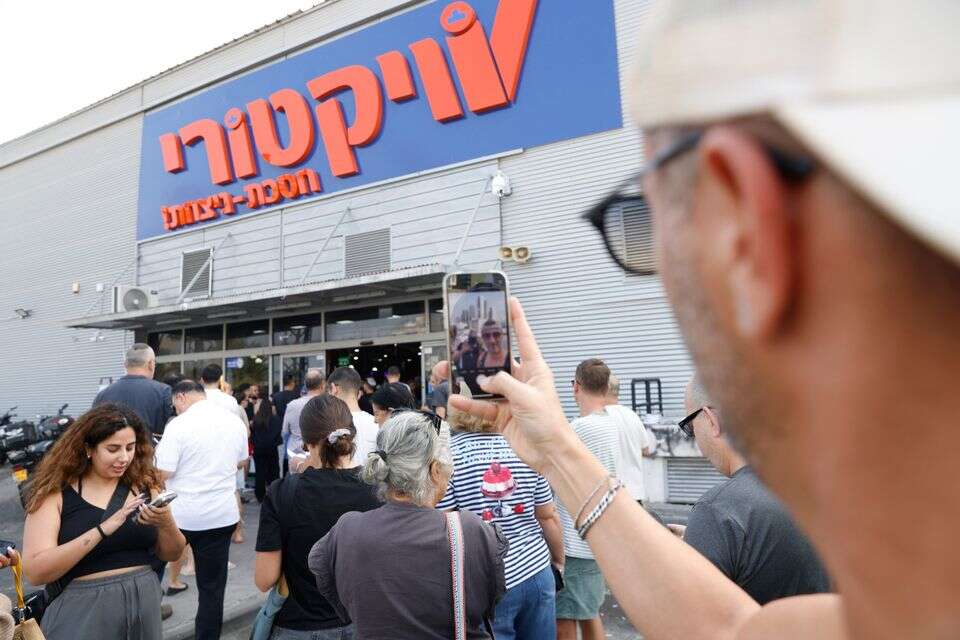 רשת ויקטורי. צעד מפתיע , יהושע יוסף