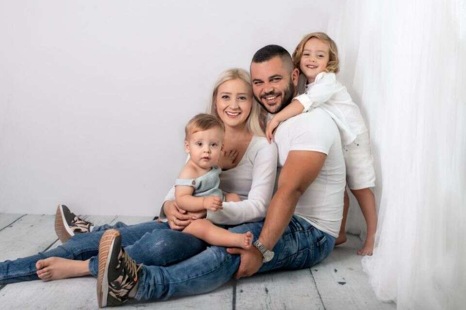 רותם בלוכמן ויקיר ז"ל בתמונה עם ילדיהם , באדיבות המשפחה