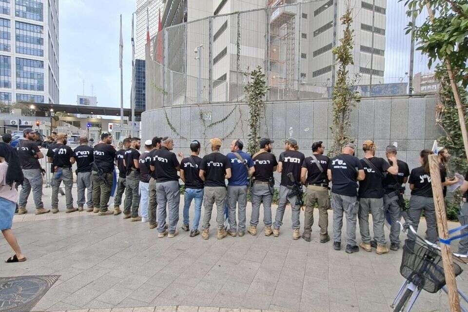 רבש"צים מיהודה ושומרון חוסמים את הכניסה לקריה במחאה על מעצרו של אחד מהם , ארגון חוננו