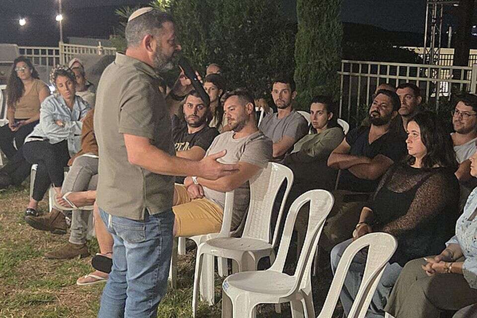 יורדים לשטח: פרויקט מיוחד , .