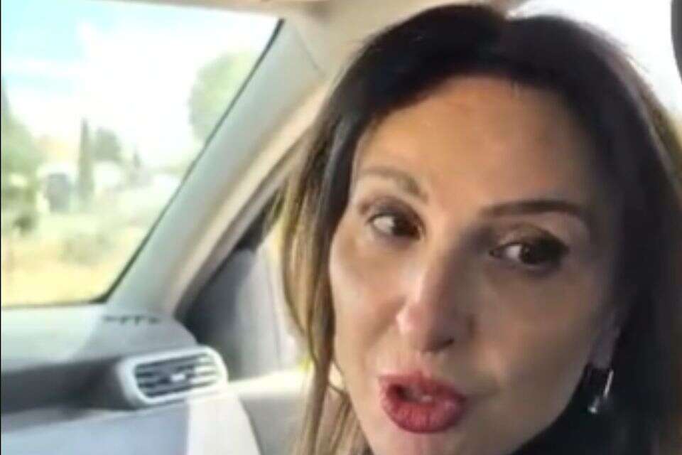 מספר 5 במפלגת עמך ישראל וצוותה הותקפו על ידי פלסטינים במהלך סיור הסברה בבנימין , ללא
