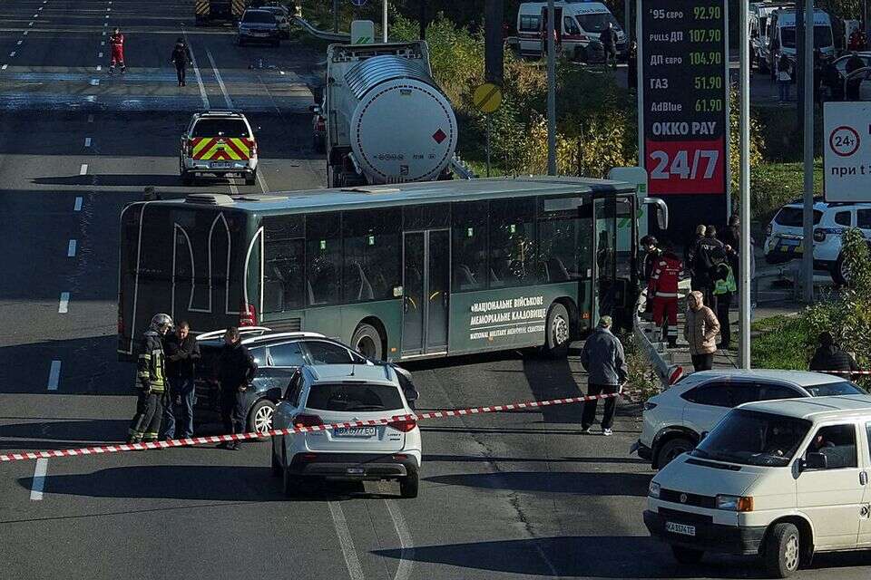 זירת הפגיעה בכלי רכב אזרחיים באוקראינה , רויטרס