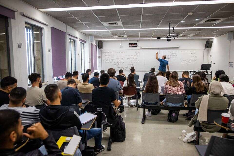 לימודים אקדמיים , אורן בן חקון