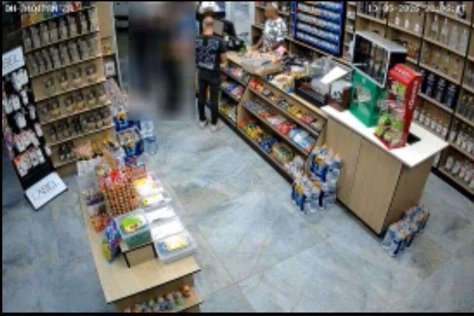 התיעוד מהמכולת שחשף את הרצח בנתניה: שישה חשודים נעצרו בתום חצי שנה של חקירה , דוברות המשטרה