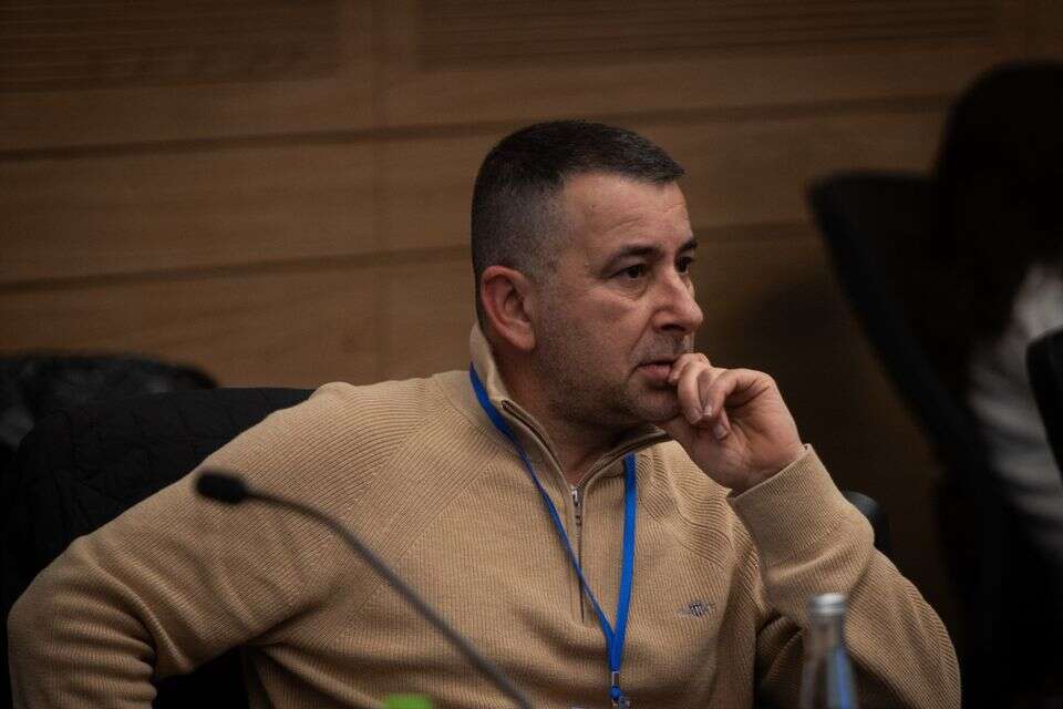 יוסי נזרי, מנהל אגף הרישוי בפועל , אורן בן חקון