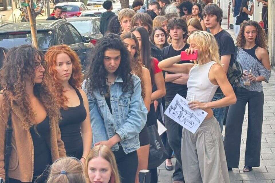 מאות הגיעו לאודישנים , ללא