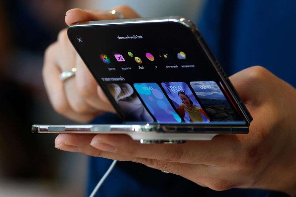 ה-iPhone Duo , אי.פי.אי