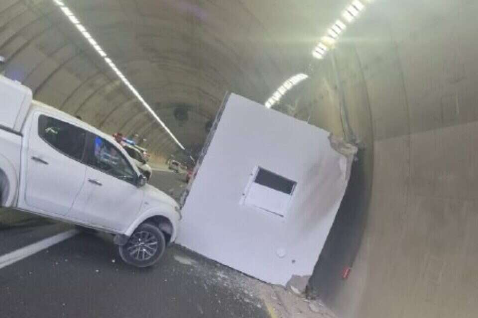נפילת מיגונית ממשאית , לפי סעיף 27א בחוק לזכויות יוצרים