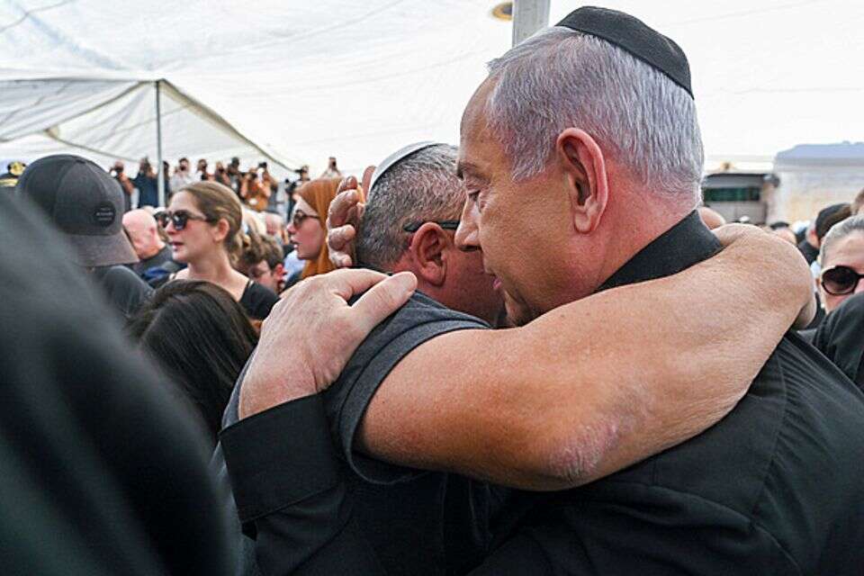 המלחמה לא הסתיימה.נתניהו ואיזנקוט בהלוויית גל איזנקוט ז"ל , קובי גדעון/לע"מ