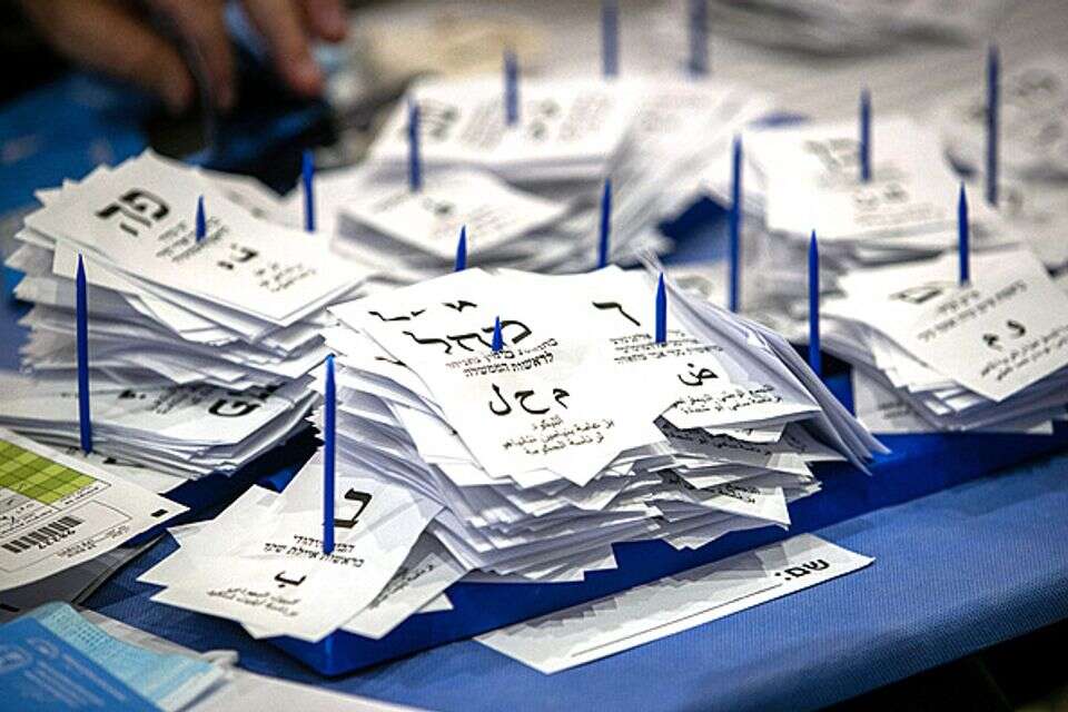 הפוליטיקה היא רק כליעבור החיים שלנו כאן,יחד , אורן בן חקון