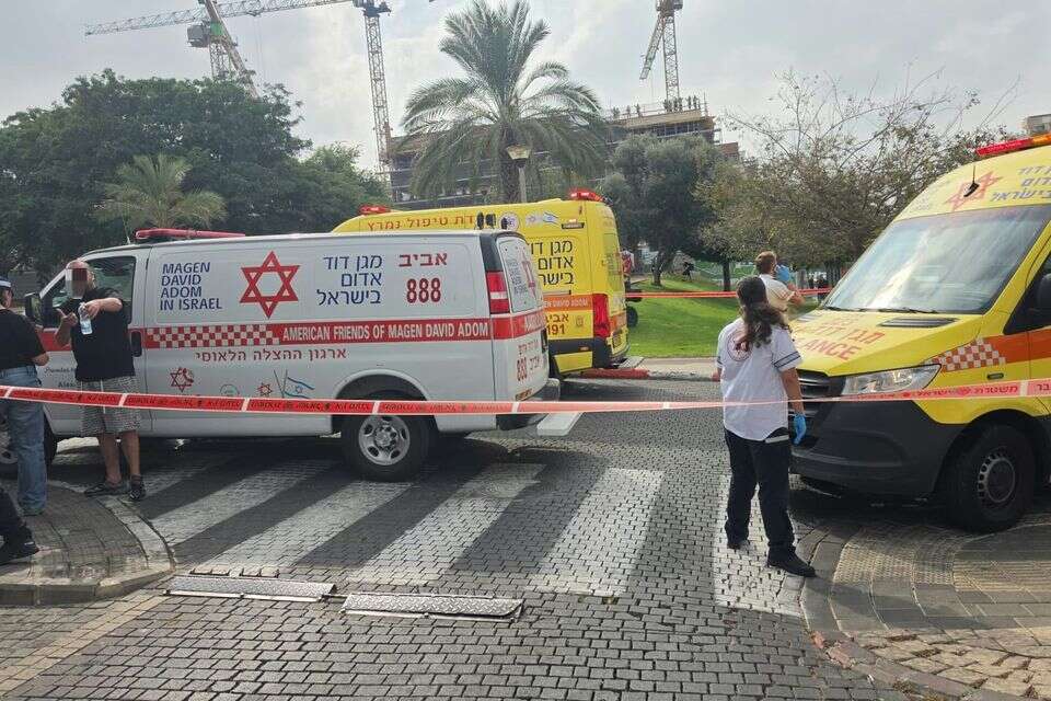זירת הירי בתל אביב בה נהרגו שני בני אדם , דוברות מד"א