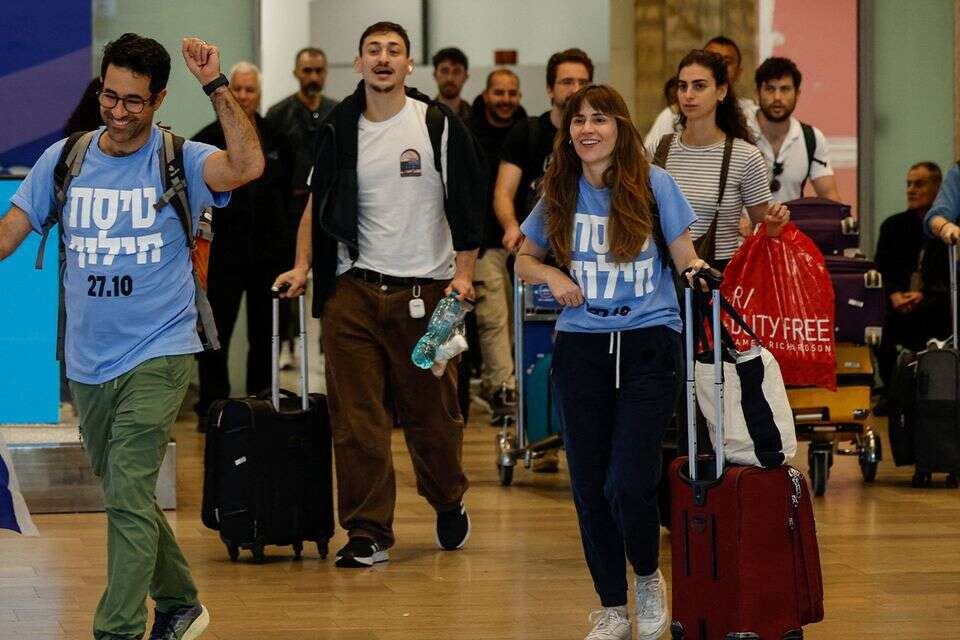 ישראלים מגיעים מחו"ל להצביע בבחירות , רויטרס