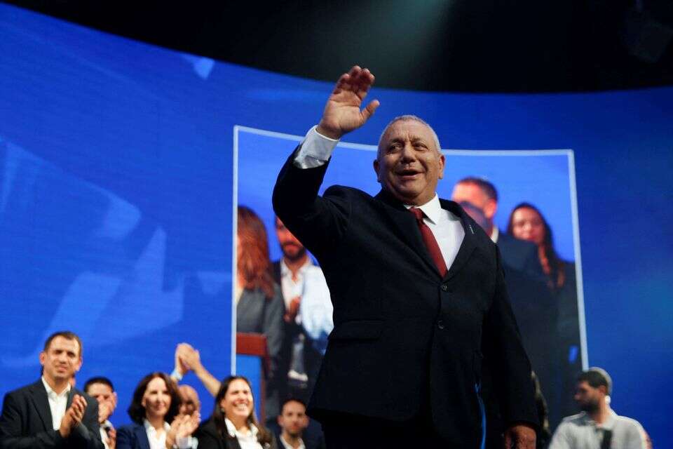 גדי איזנקוט במטה מפלגת ישר! , רויטרס