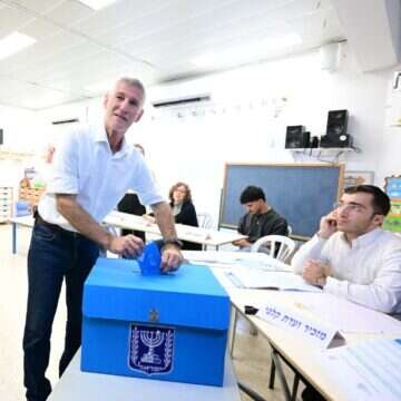 יאיר גולן מצביע  , יוסי זליגר