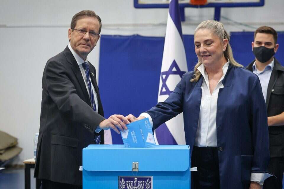 נשיא המדינה ורעייתו בקלפי בירושלים , דוברות בית הנשיא