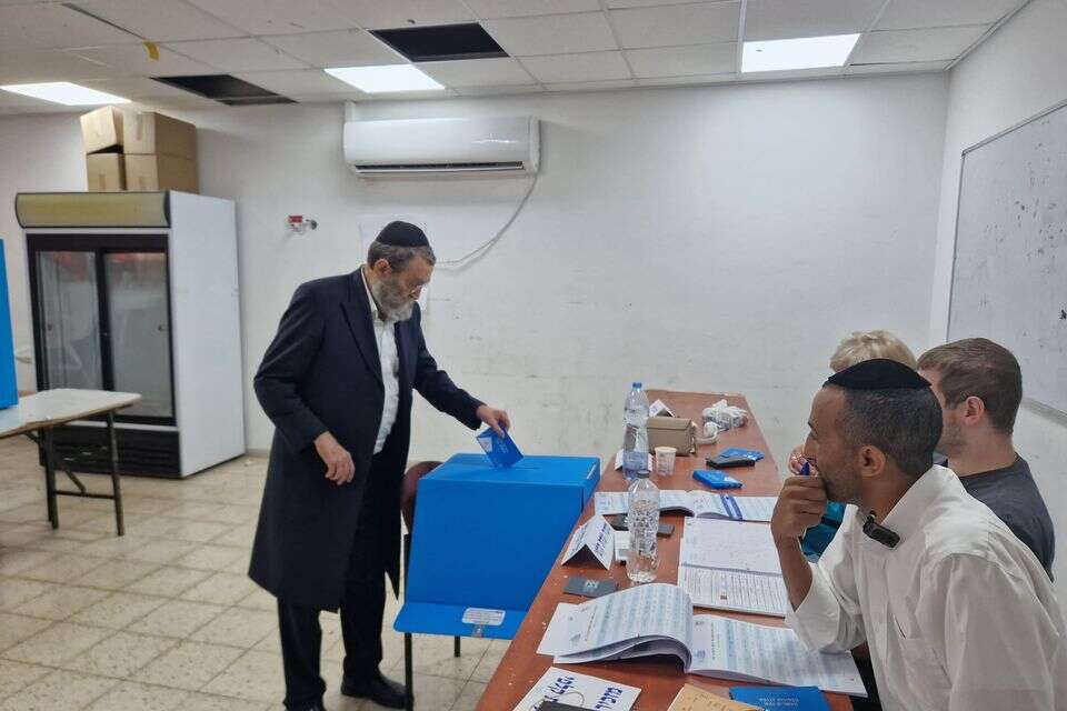 משה גפני בקלפי , דוברות
