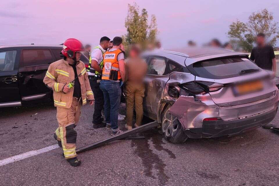 לכודה ברכב עקב תאונה בכביש 232, סמוך לשדרות, פעולות לחלצה , זק"א